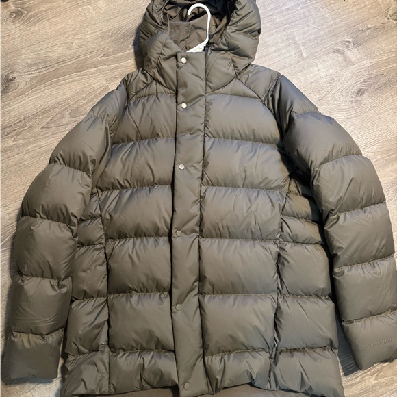 lululemon athletica Men's Khaki WunderPuff Jacket - Picture 1 of 3